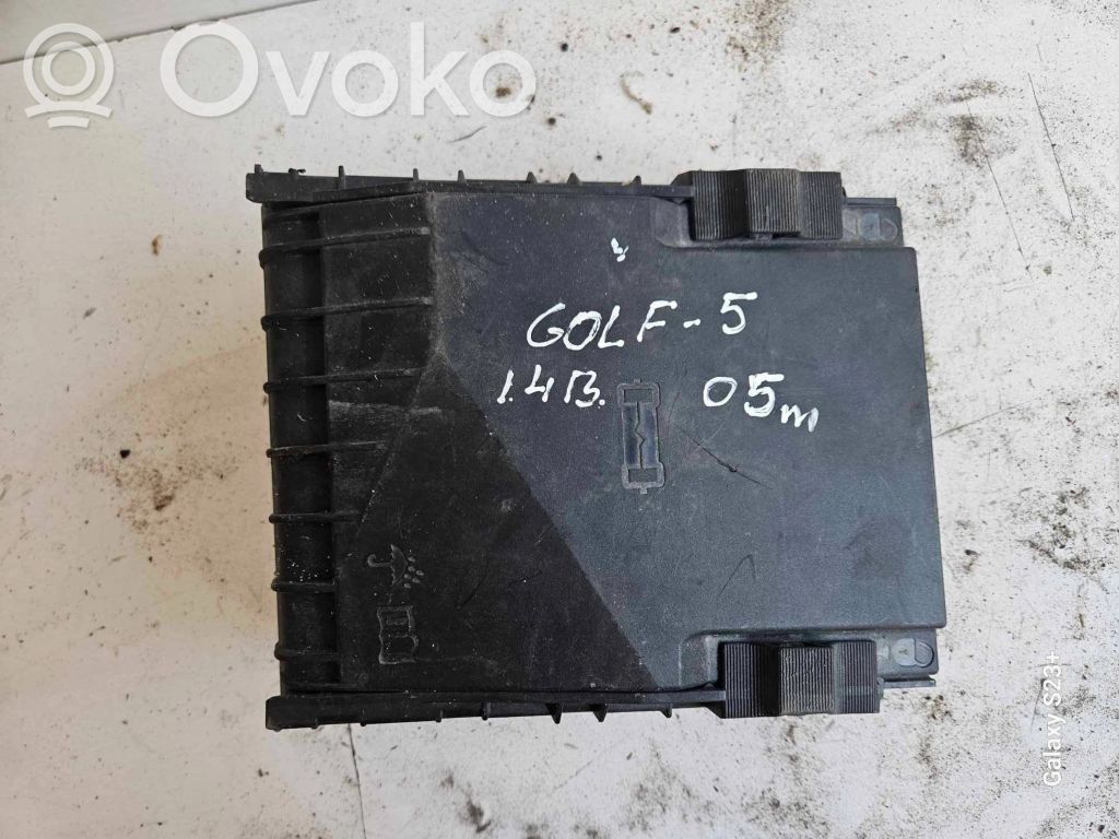 Volkswagen Golf V Tapa de caja de fusibles 
