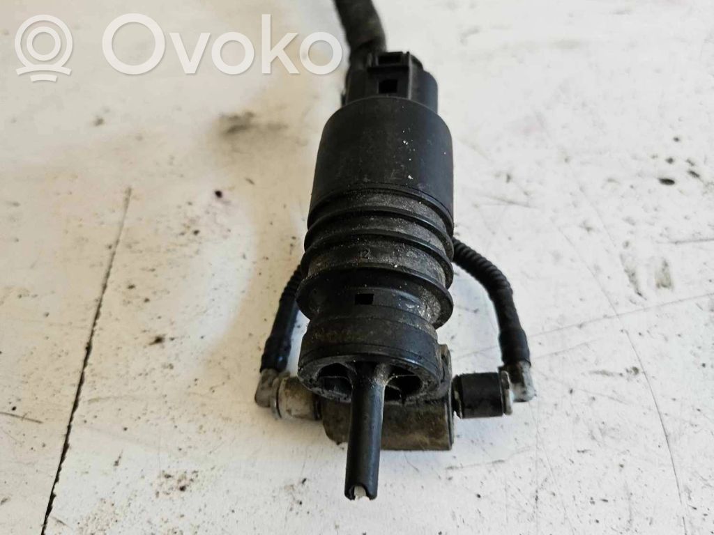 Volkswagen Golf IV Windscreen/windshield washer pump 