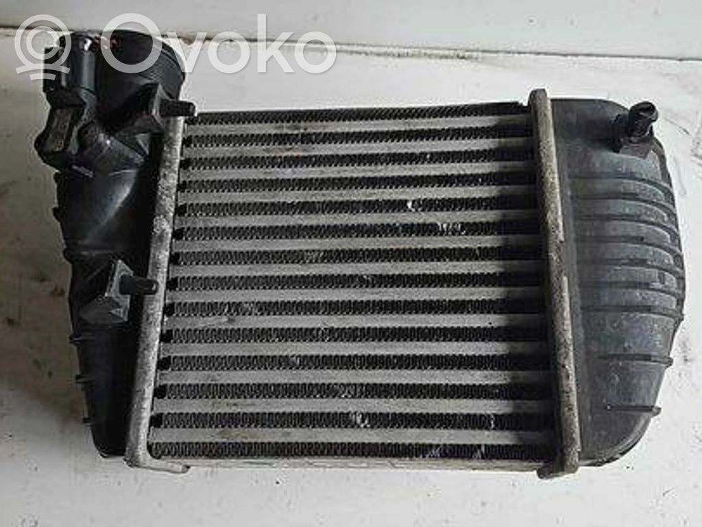 Audi A6 S6 C6 4F Starpdzesētāja radiators 