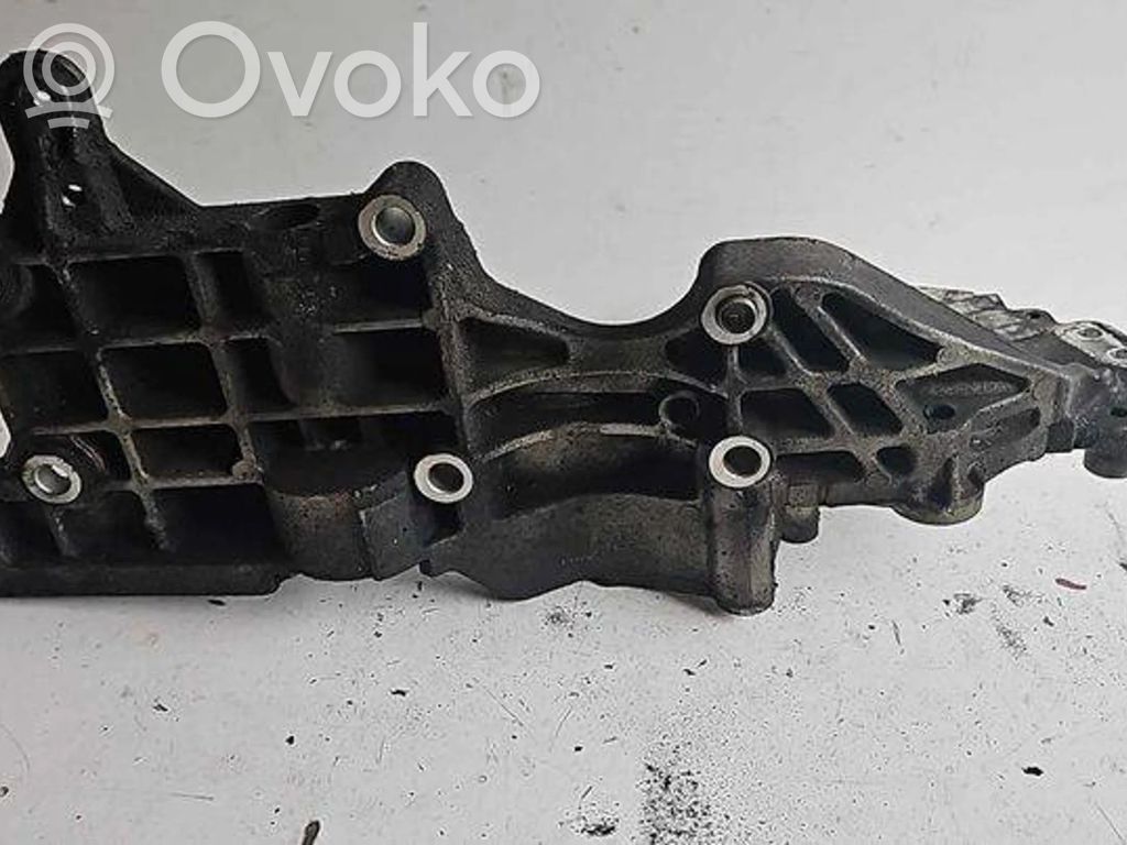 Volkswagen PASSAT B6 Generator/alternator bracket 