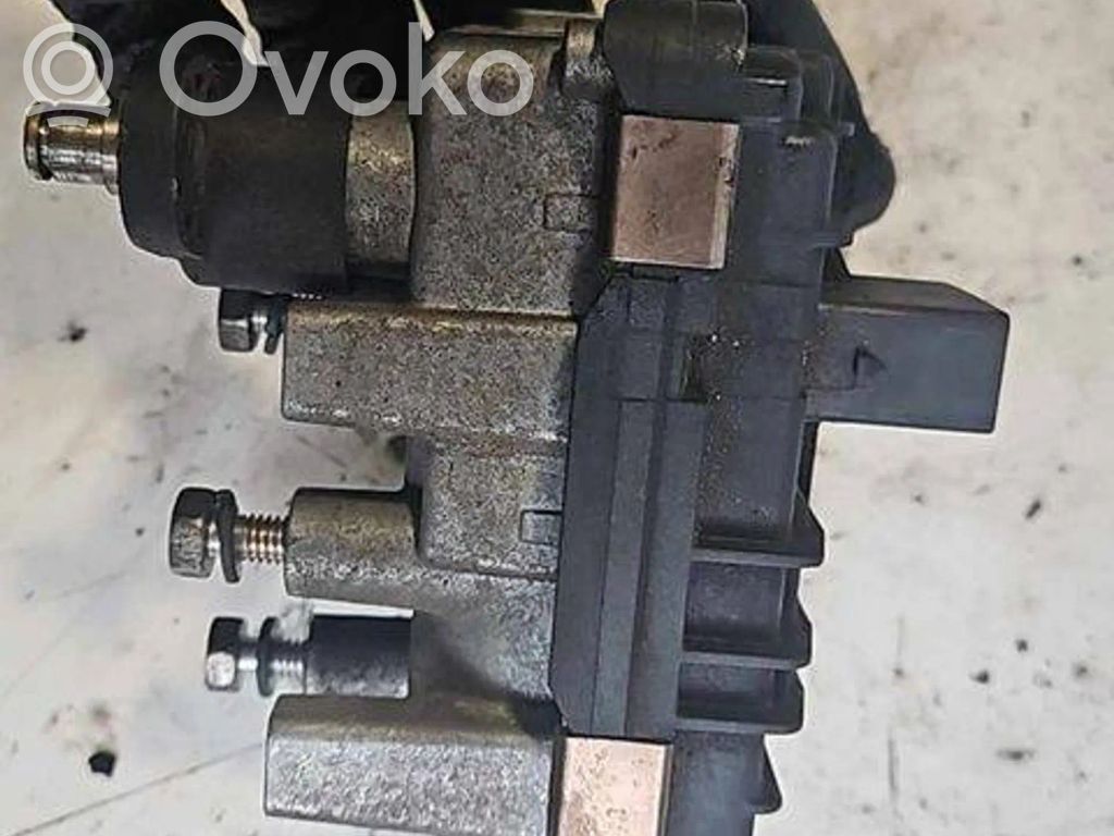 BMW 3 E90 E91 Turbinos elektrinis valdymo aktuatorius 
