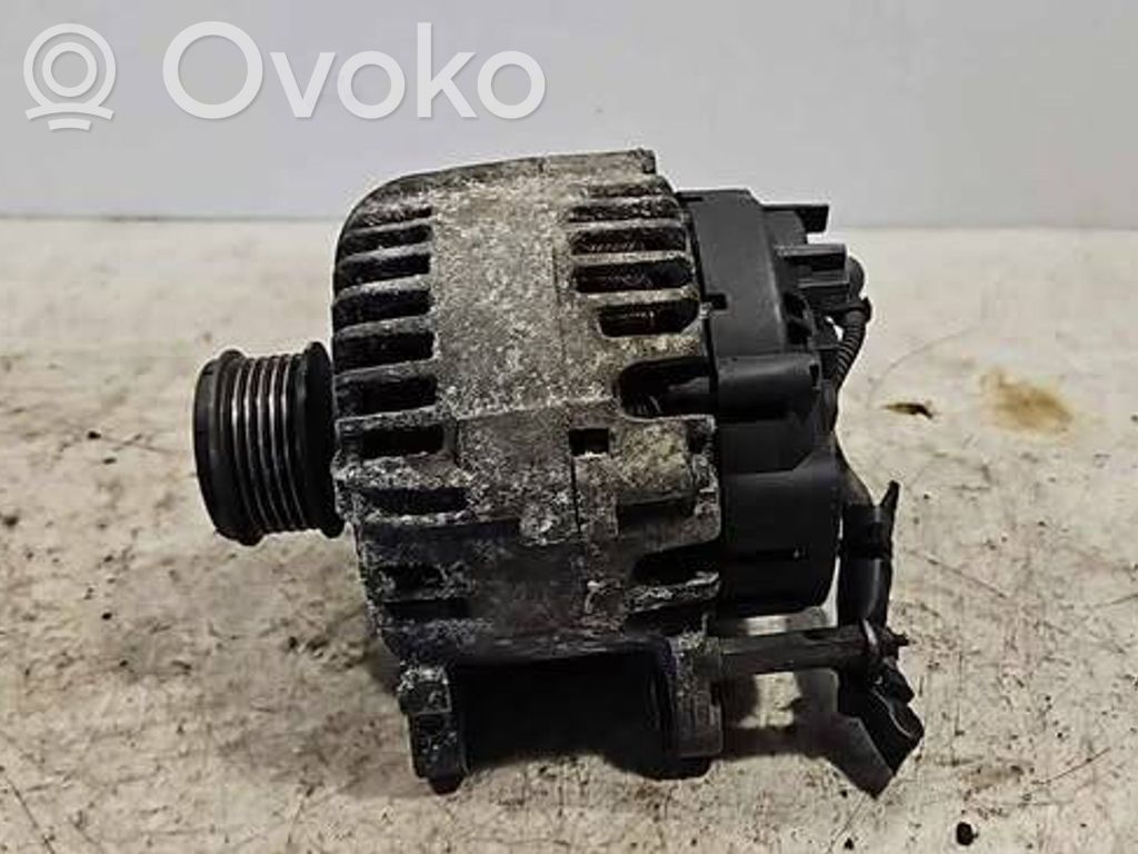 Volkswagen PASSAT B6 Alternator 