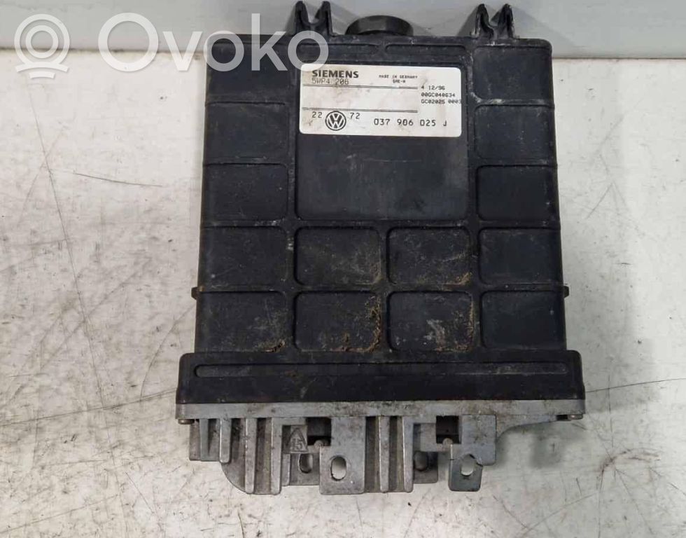 Volkswagen Golf III Engine control unit/module 