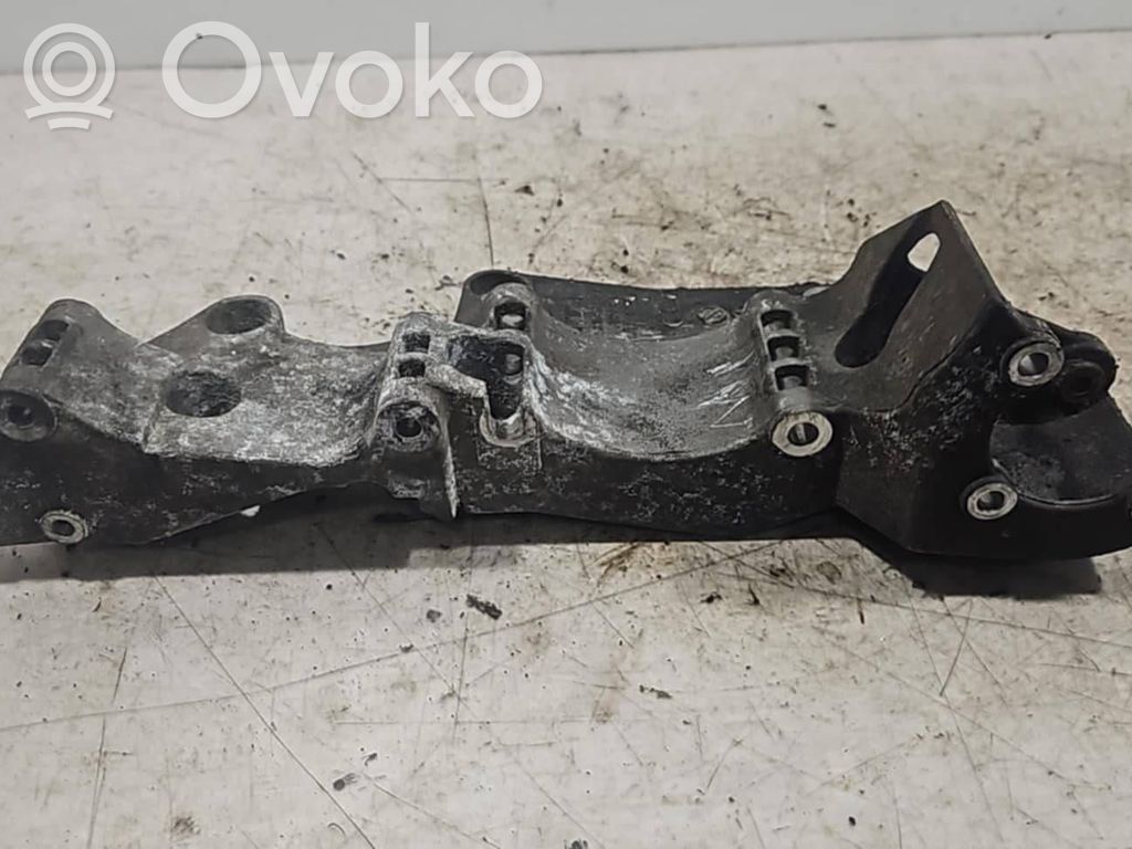 Volkswagen PASSAT B6 Generator/alternator bracket 