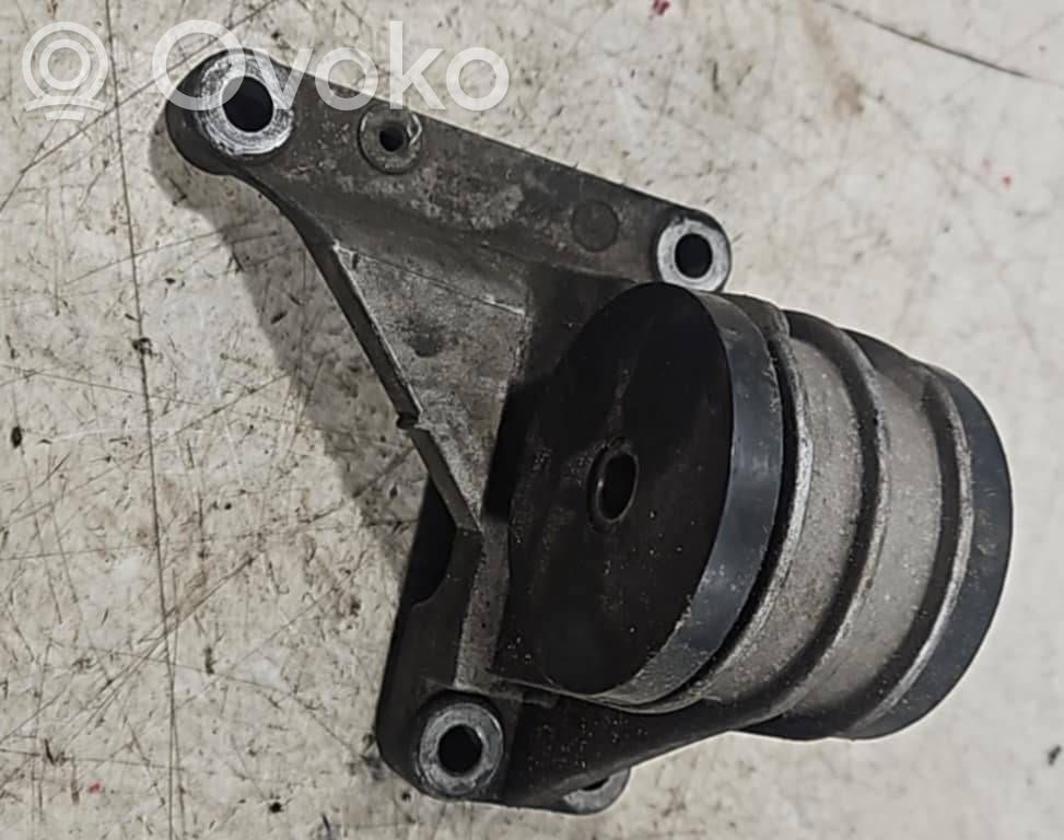 Volvo V70 Engine mount bracket 