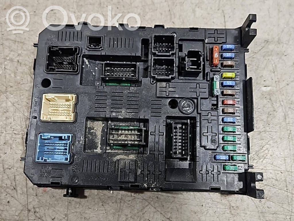 Peugeot 5008 Fuse module 