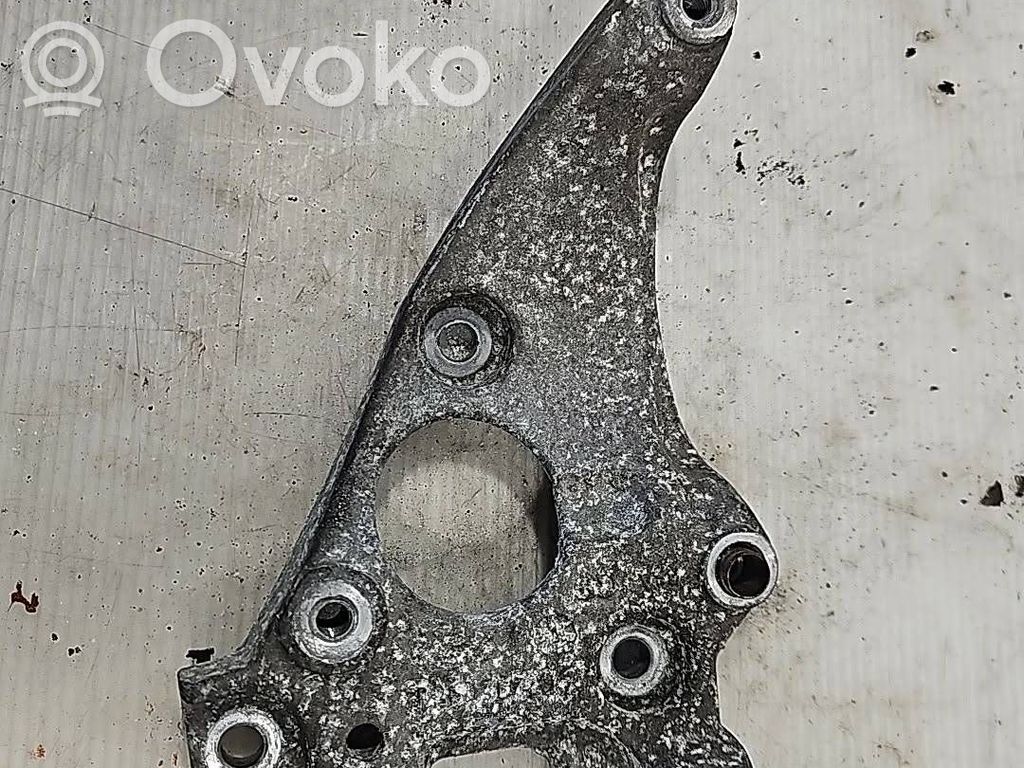 Engine mounting bracket   9672950980
