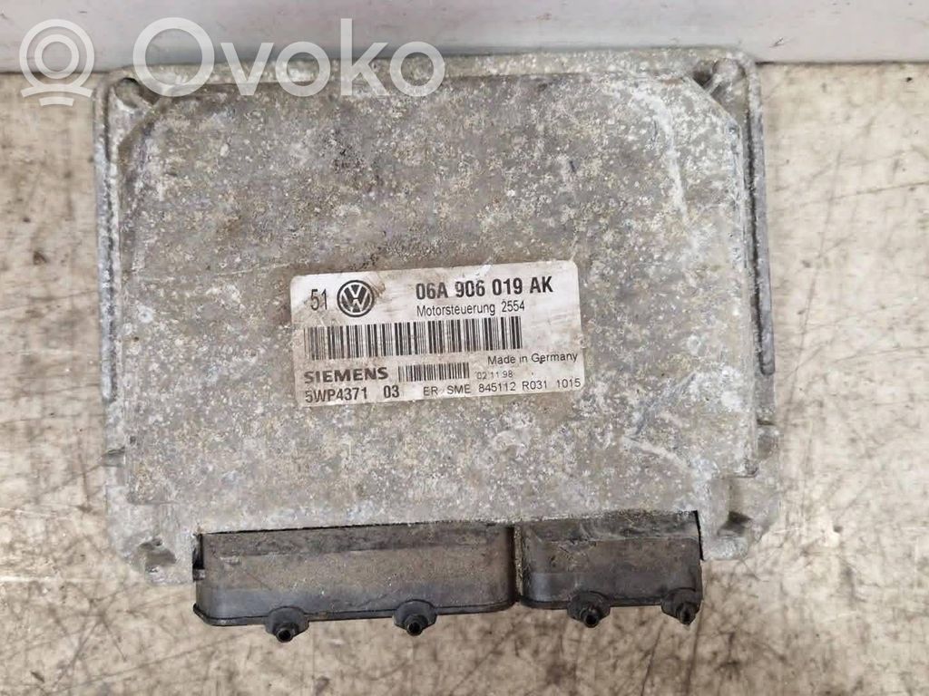 Volkswagen Polo IV 9N3 Engine control unit/module 