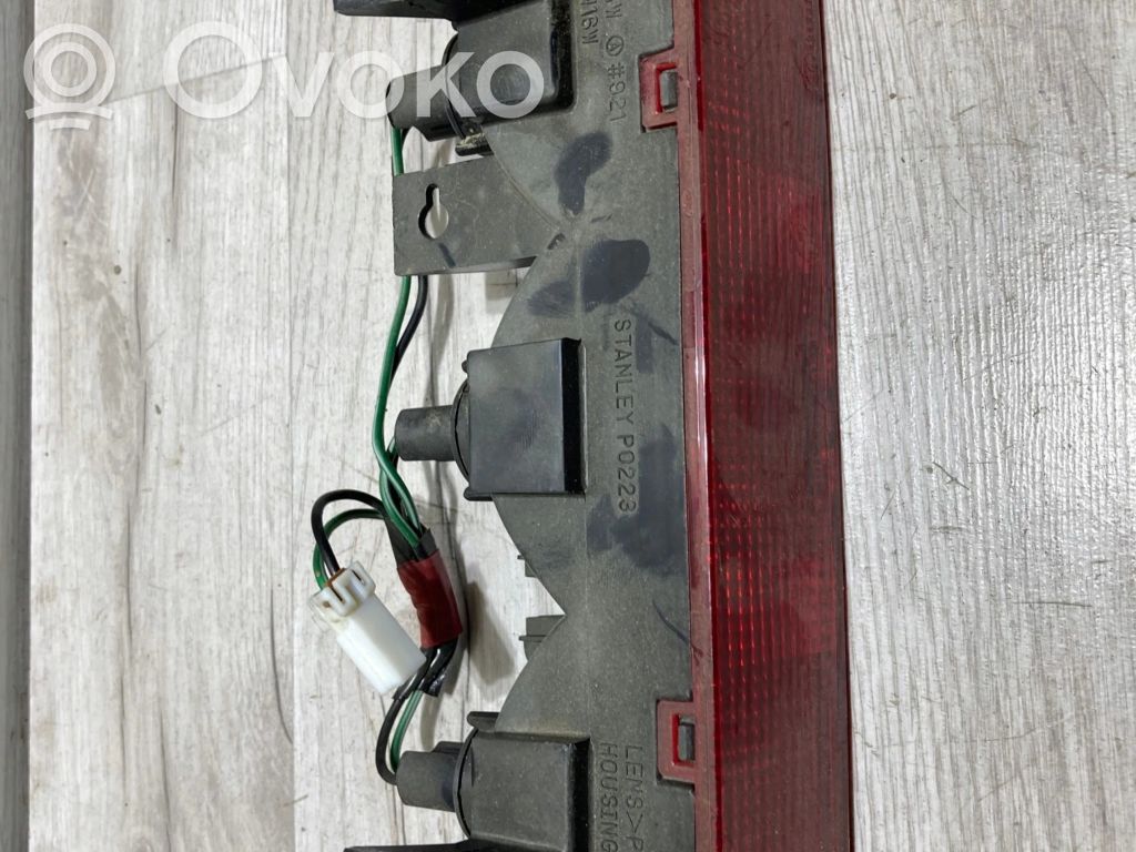 Mitsubishi Pajero Third/center stoplight 