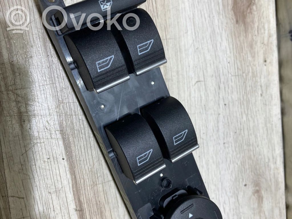 Ford Focus Elektrisko logu slēdzis 