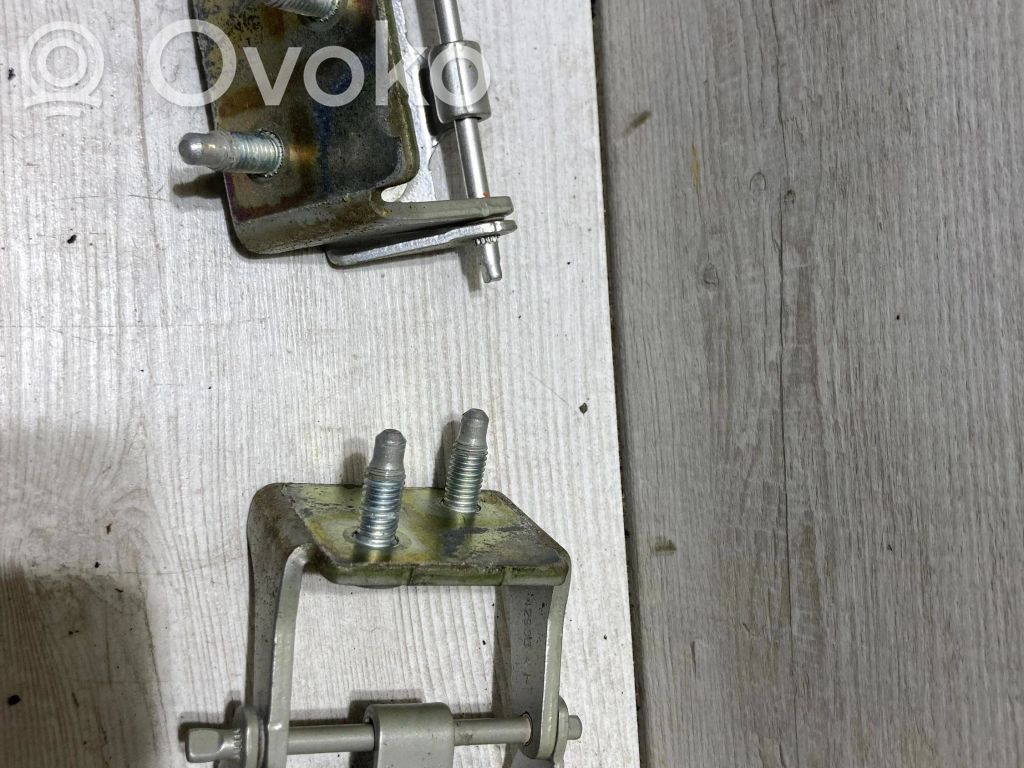 Ford Fiesta Tailgate/trunk/boot hinge 