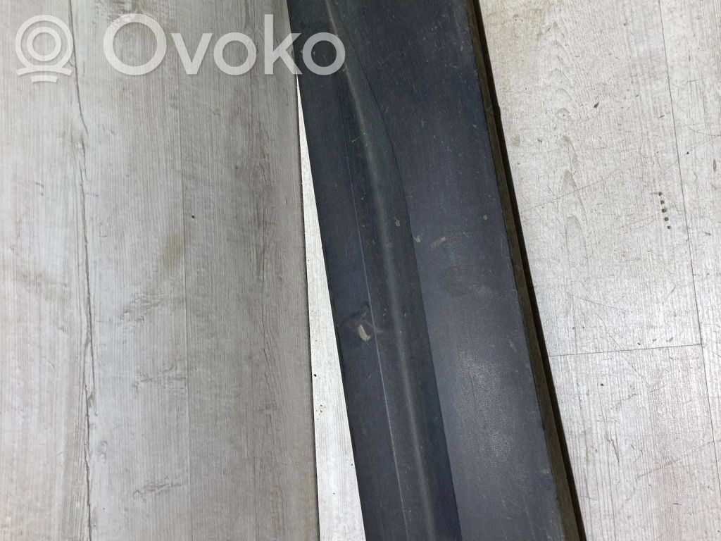 Listwa drzwi tylnych   575854949D
