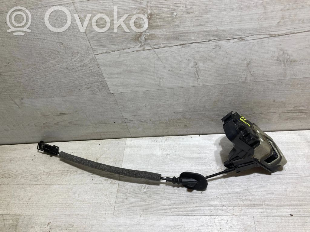 Ford Fiesta Priekšpusē slēdzene 