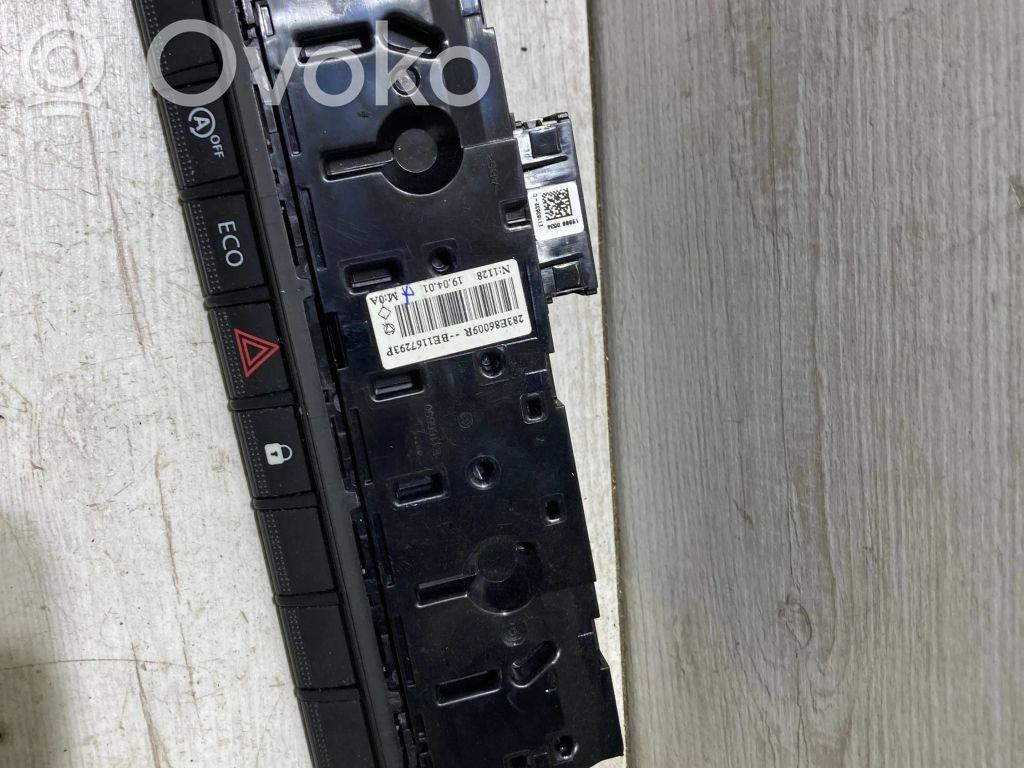 Renault Clio V Hazard light switch 