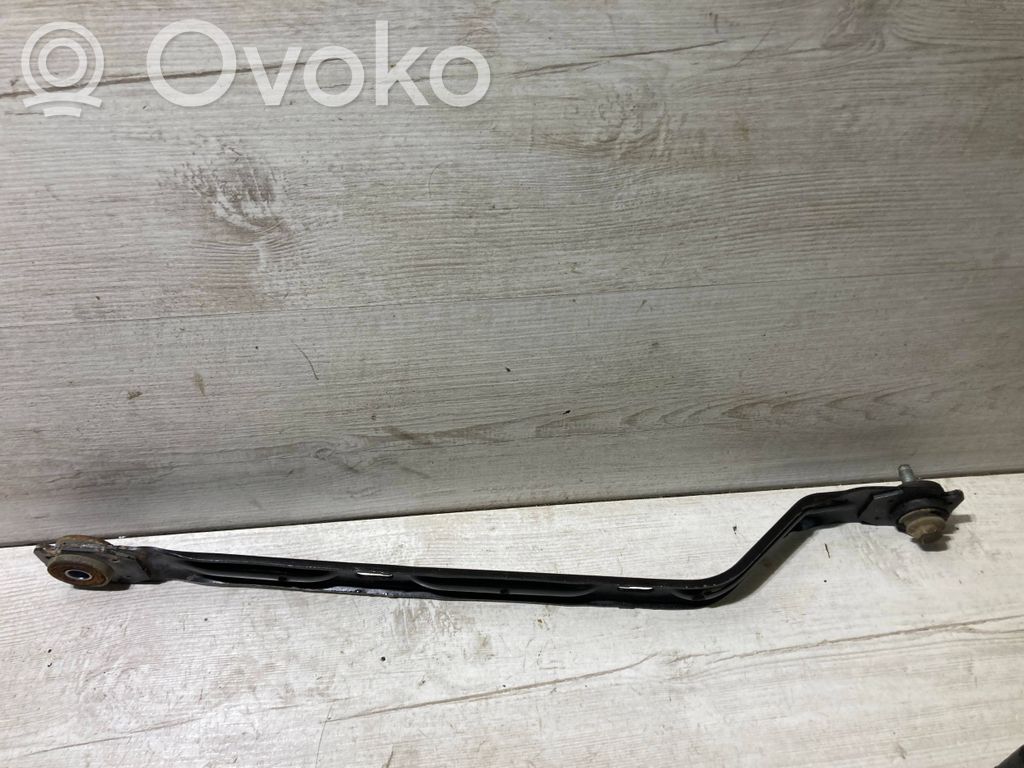 Audi A4 S4 B9 Uchwyt / Mocowanie zbiornika paliwa 