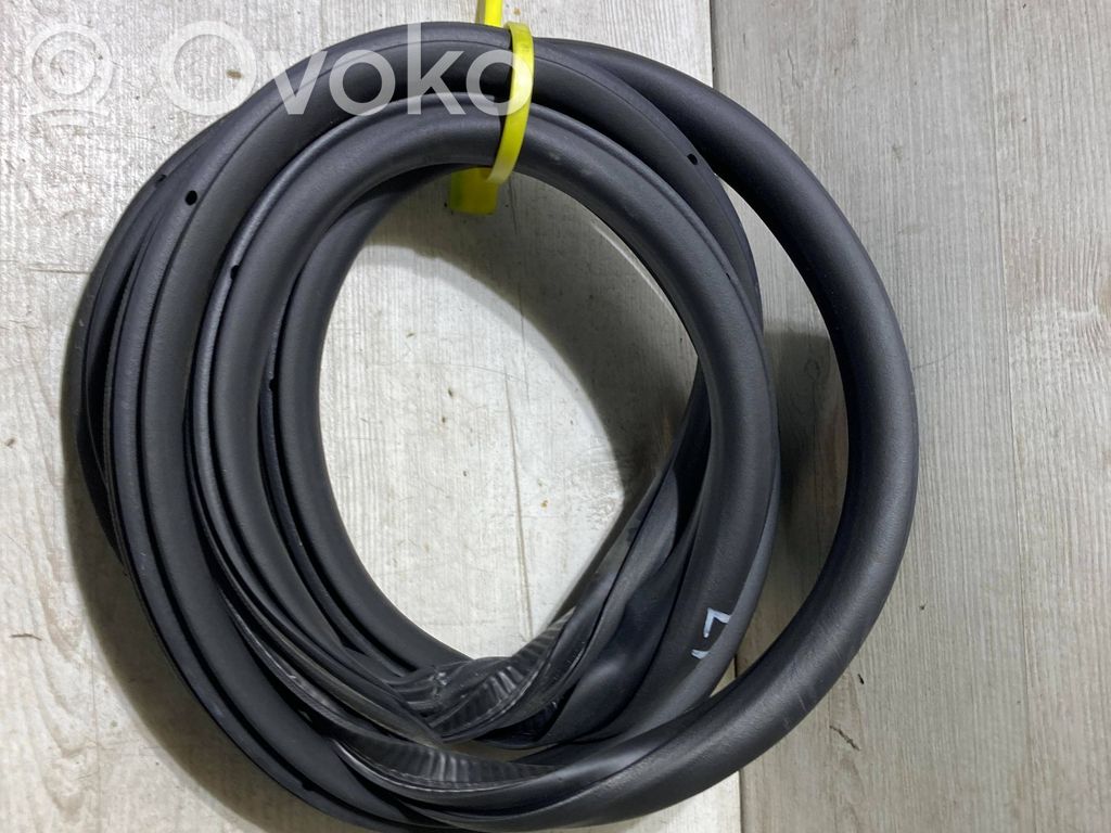 Citroen C3 Apdares gumija (uz aizmugurē durvīm) 