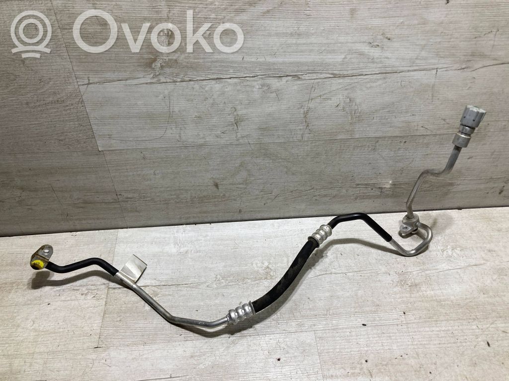 Audi A4 S4 B9 Ilmastointilaitteen putki (A/C) 