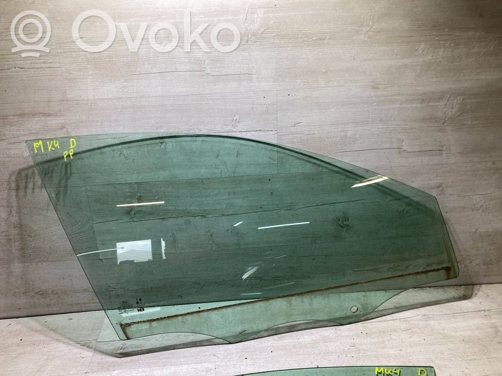 Ford Focus priekšējo durvju stikls (četrdurvju mašīnai) 