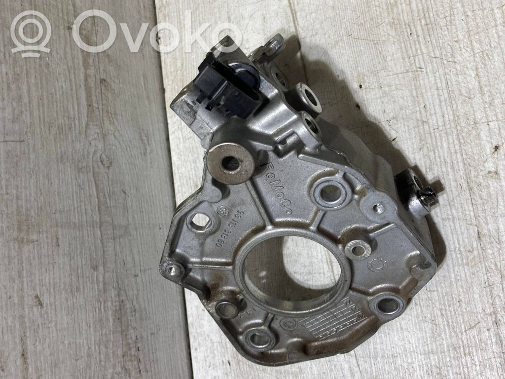 Ford Focus Fuel pump bracket 