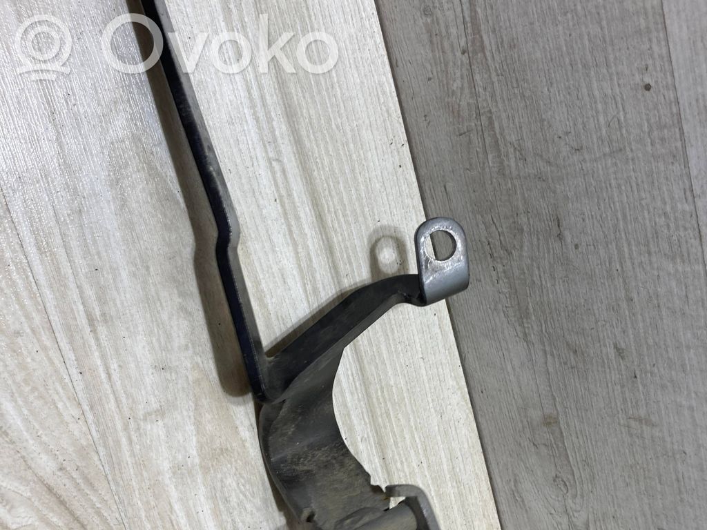 Tailgate/trunk/boot hinge   8W8827300A