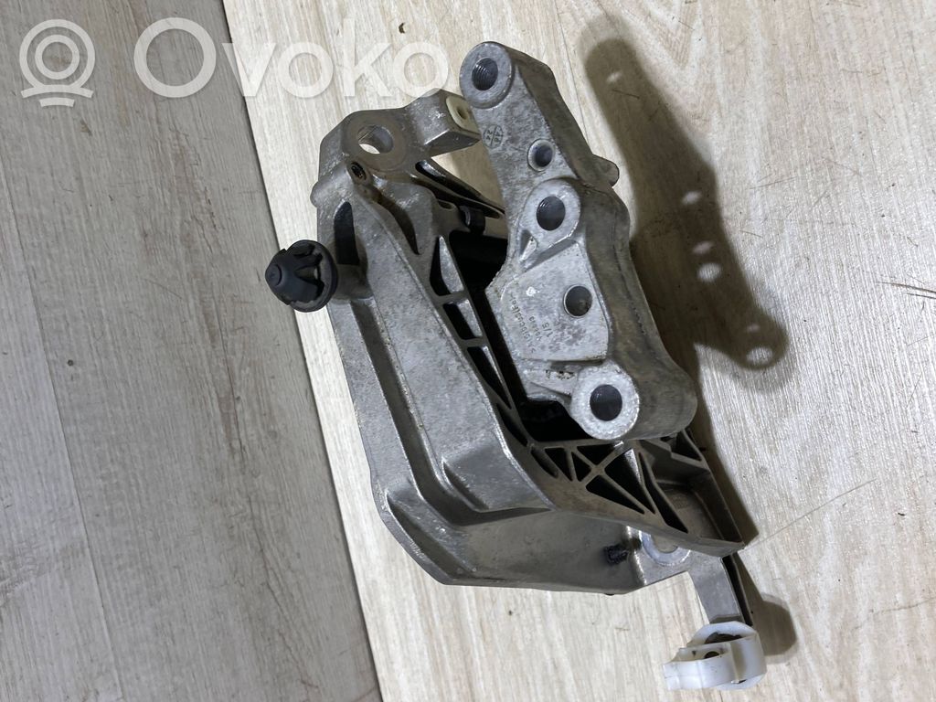 BMW 1 F70 Engine mounting bracket 