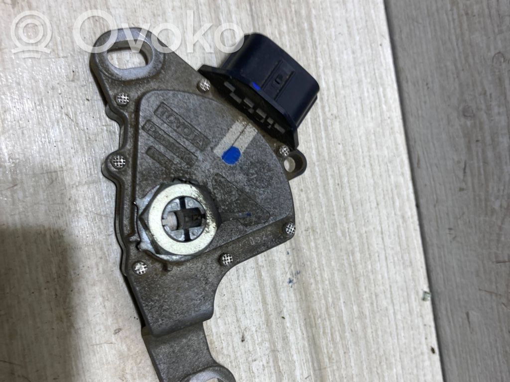 Toyota Yaris XP210 Gear selector 