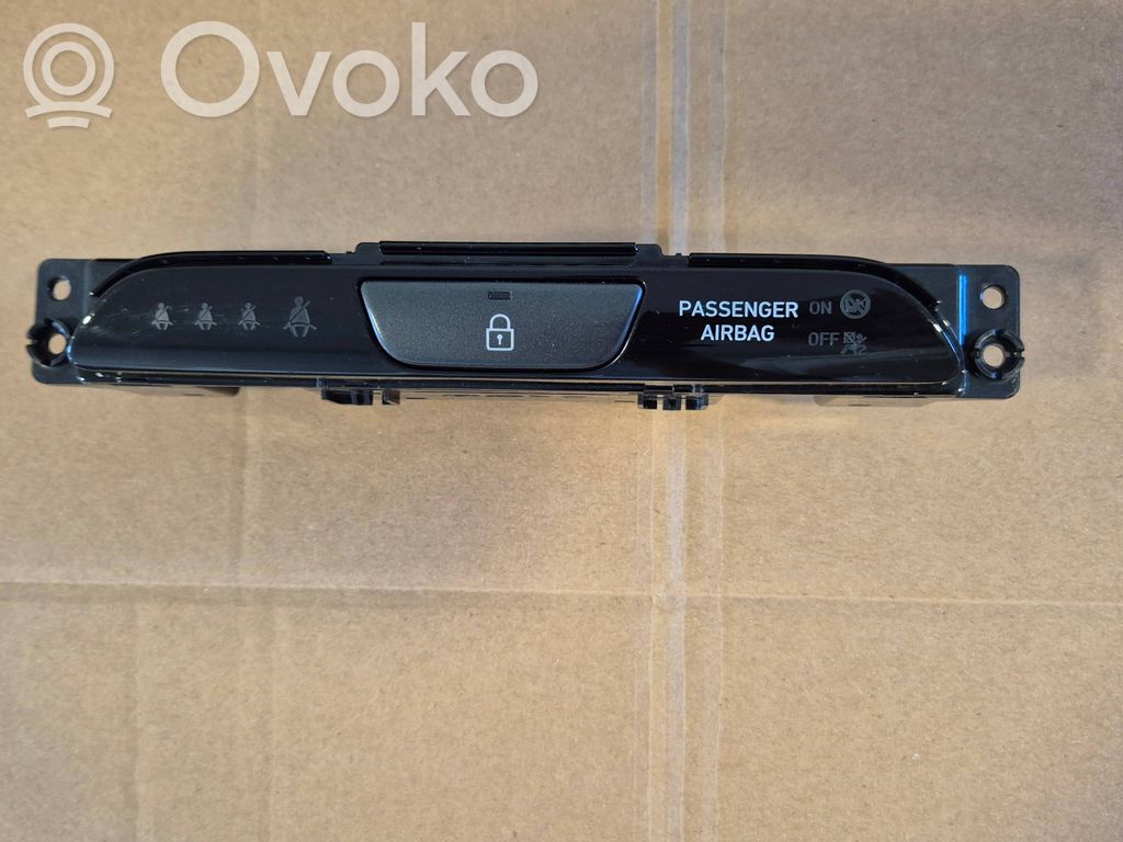 Hyundai i30 Central locking switch button 