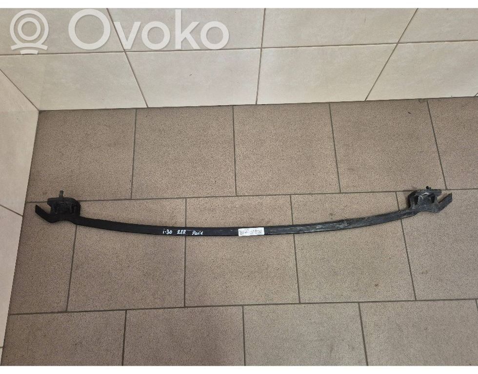 Hyundai i30 Belka zderzaka przedniego 