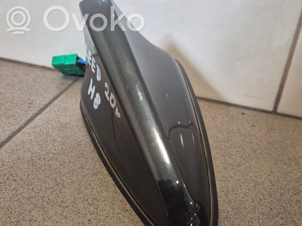 KIA Ceed GPS-pystyantenni 