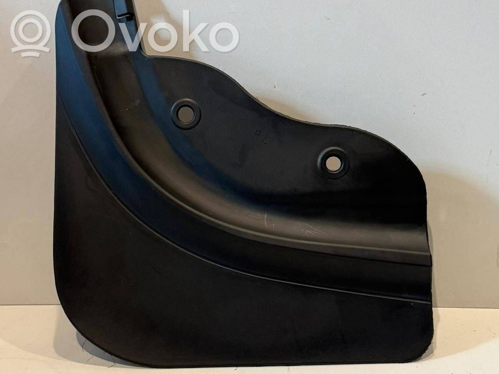Tesla Model Y Takaroiskeläppä 
