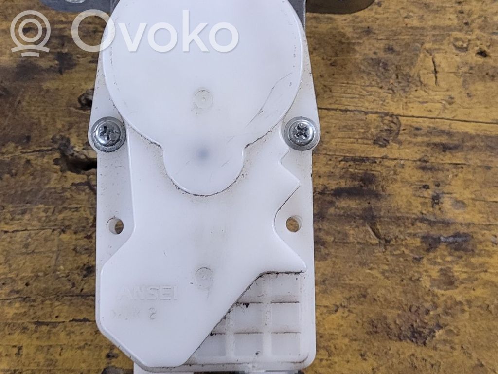 Loading door lock   07404