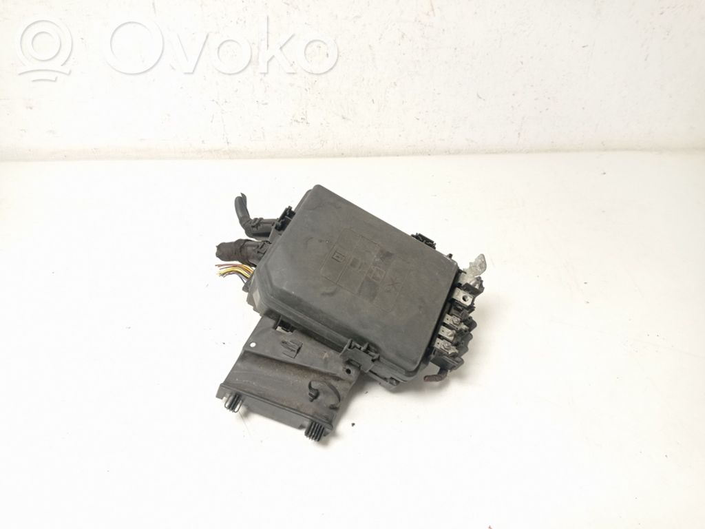 Opel Astra K Ramka / Moduł bezpieczników 