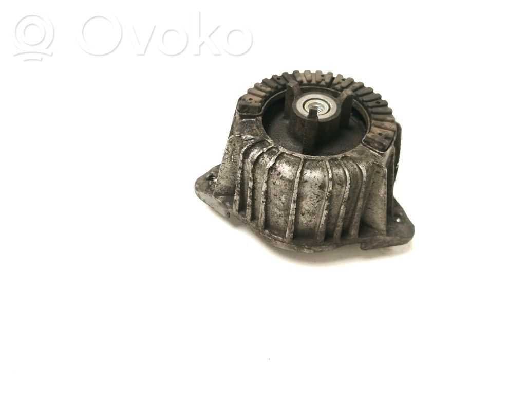 Mercedes-Benz E W212 Engine mount bracket 