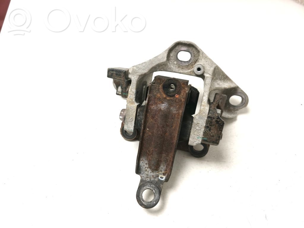 Mazda CX-3 Engine mount bracket 