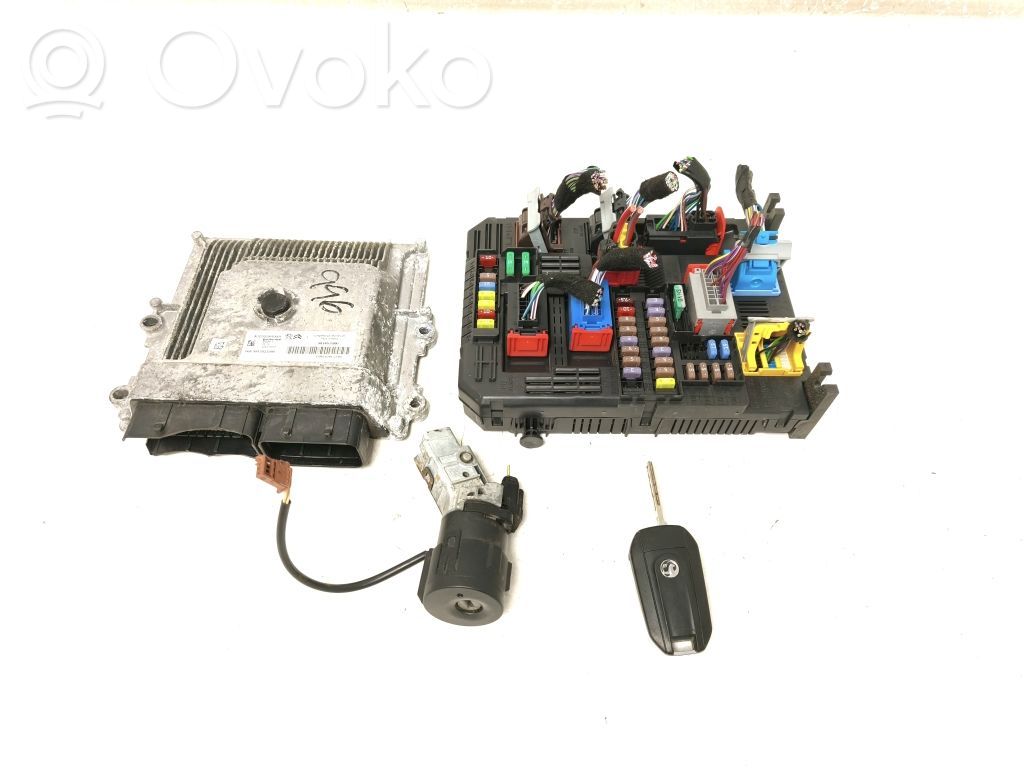 Opel Crossland X Kit cu ECU motor și set închidere uși 