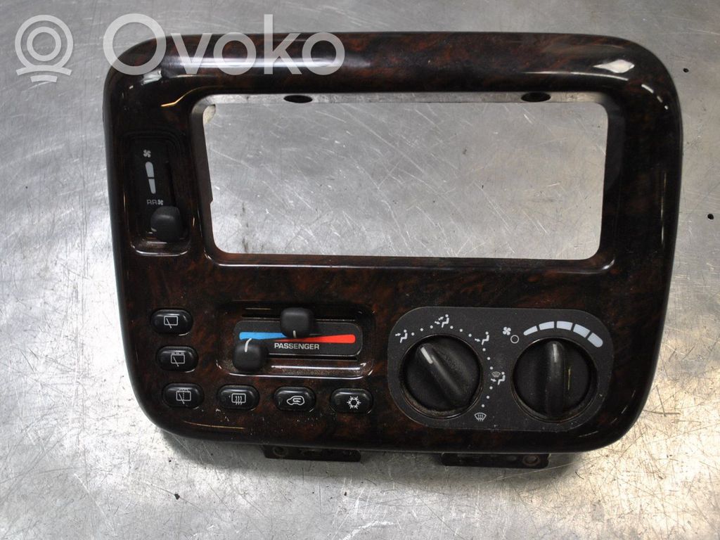 Climate control unit   04677657AC