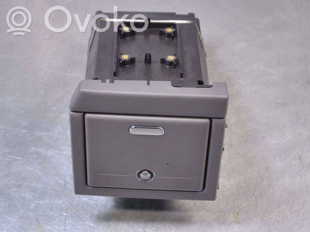 Centrālā konsole   XR8354115A00