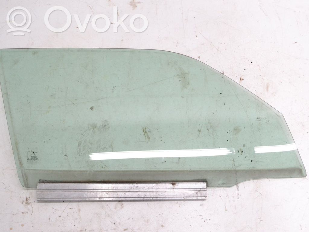 Saab 900 Priekšējo durvju stikls(divdurvju mašīnas) 