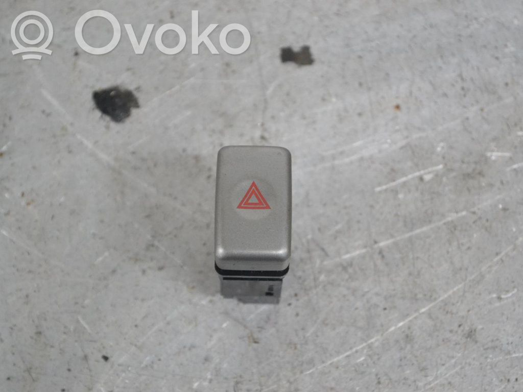 Subaru Forester SG Botón interruptor de luz de peligro 