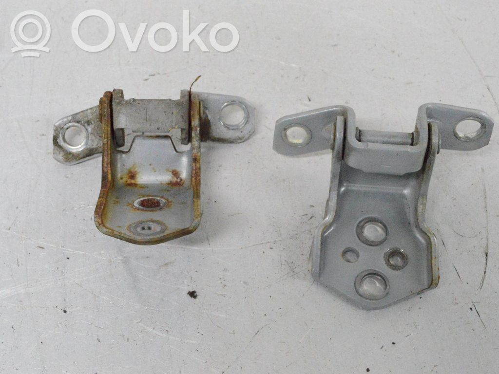 Mazda 5 Priekšpusē augšējā vira (eņģe) 