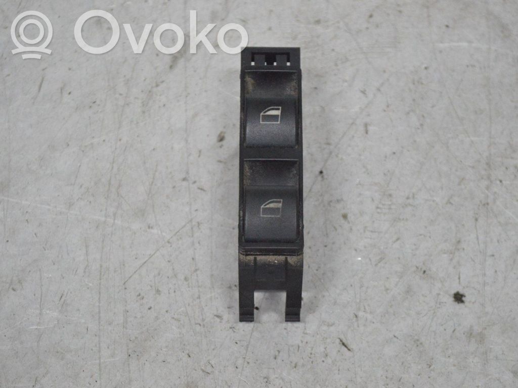 Electric window control switch   6902179