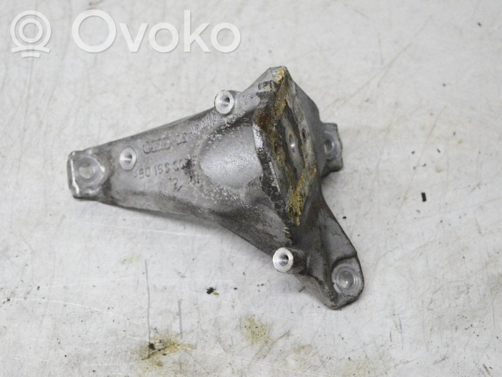 Audi R8 42 Engine mounting bracket 