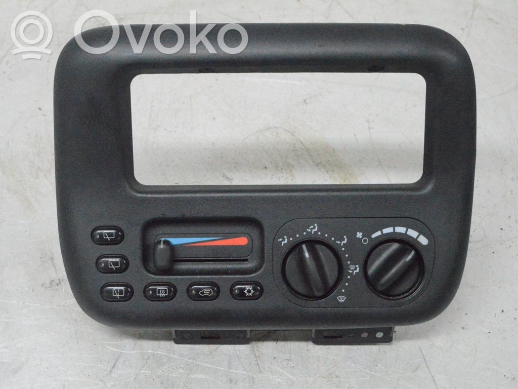 Climate control unit   04677635AC