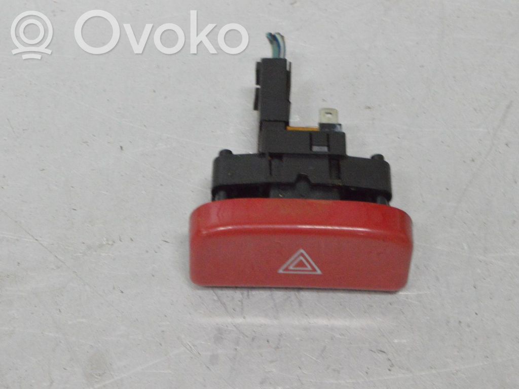 Botón interruptor de luz de peligro