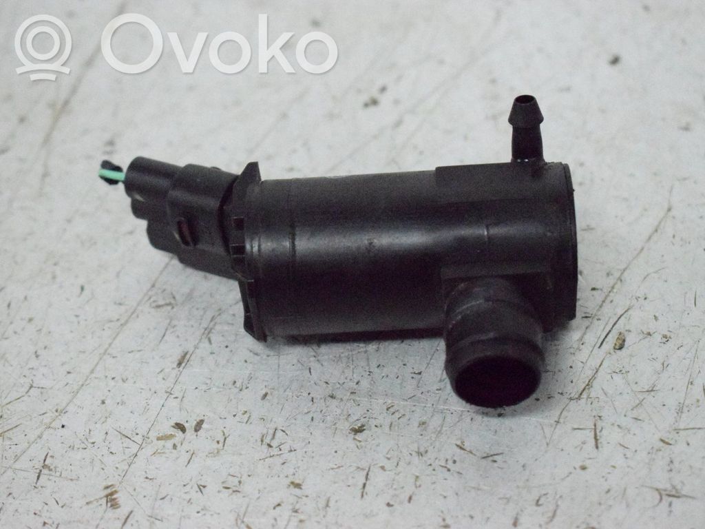 Windscreen/windshield washer pump   8D28