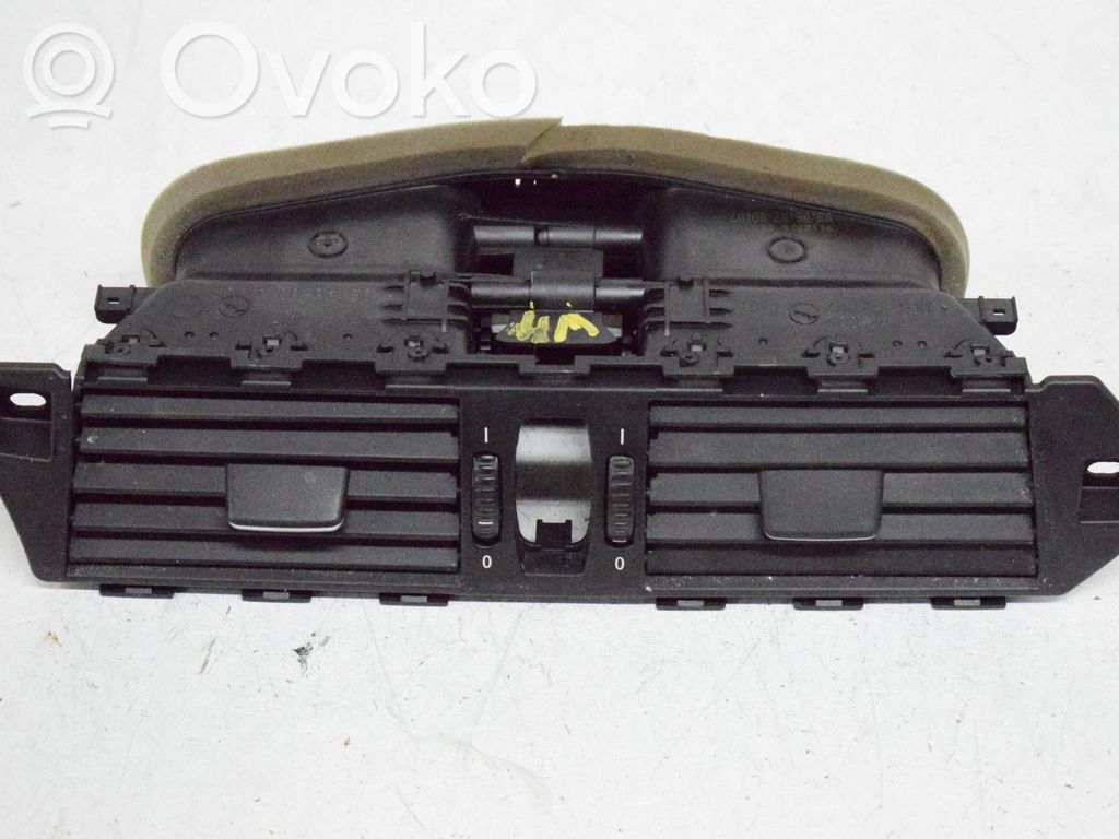 Grille d'aération centrale   911220601