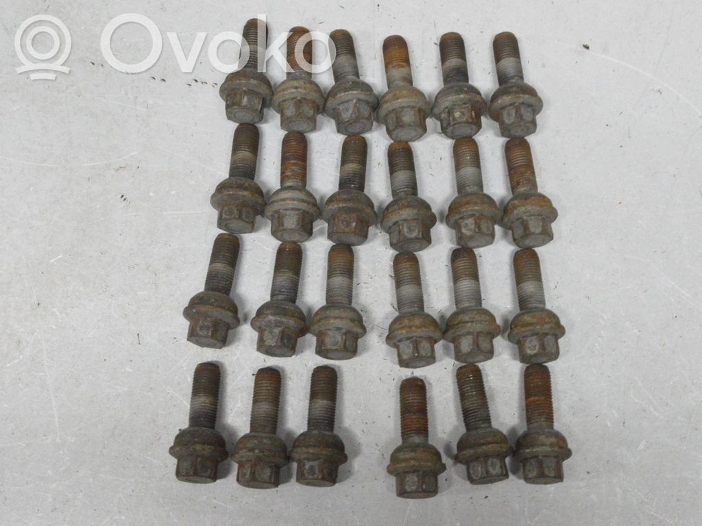 Tuercas/tornillos   WHT000888