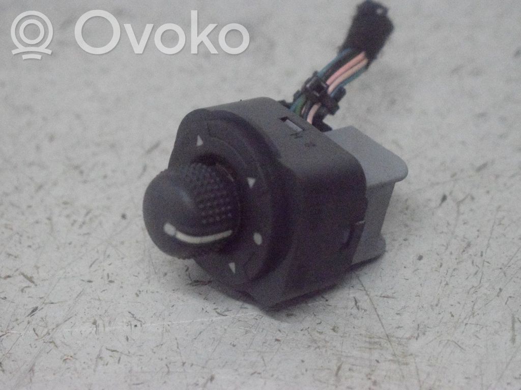 Wing mirror switch   130458901