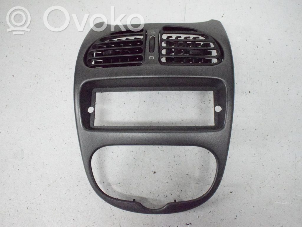 Peugeot 206 Radio/GPS head unit trim 
