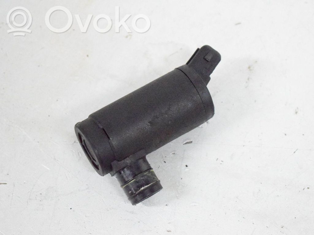Windscreen/windshield washer pump   17K624
